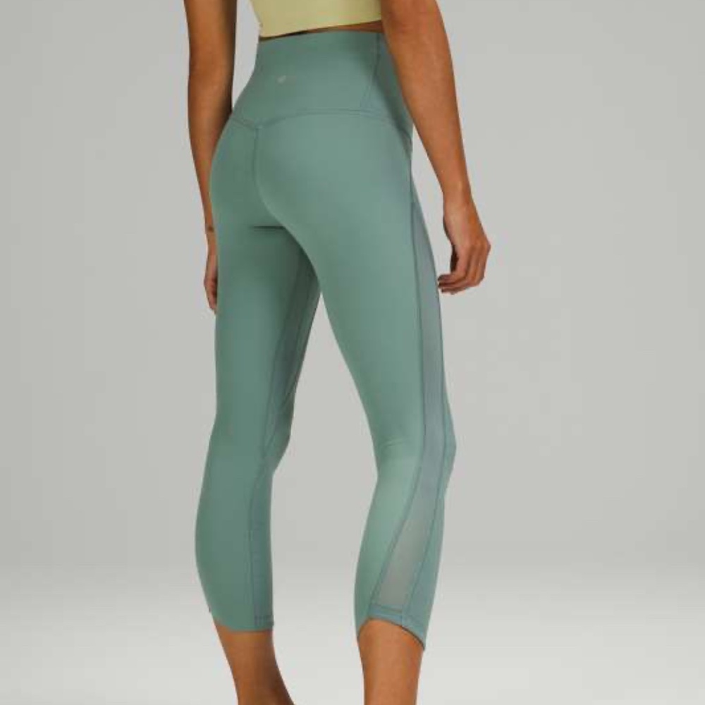 Lululemon Nulu and Mesh Mid-Rise Yoga Crop 23", Size 6 (new, in packaging)